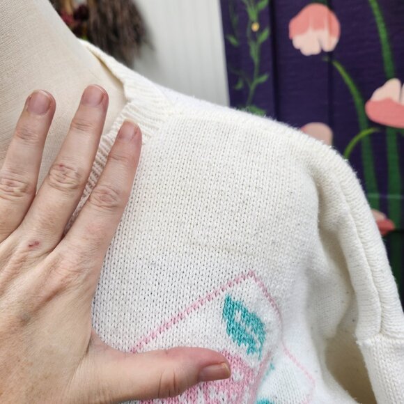 Vintage 1980's White Cotton Cardigan with Crochet Flowers, Quilt Bonnet Cottage - Picture 12 of 15